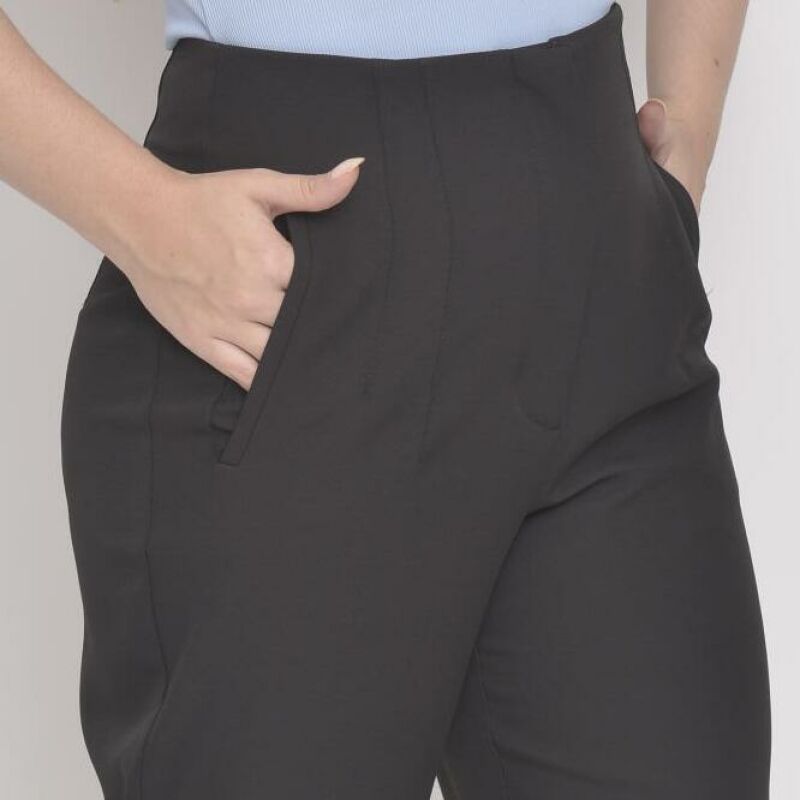 Imagem de Calça Skinny Preta de Alfaiataria de Cintura Alta com Bolsos Faca - Elegância e Ajuste Perfeito para Diversas Ocasiões